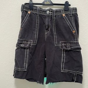 Men’s True religión black distressed cargo shorts size 32
